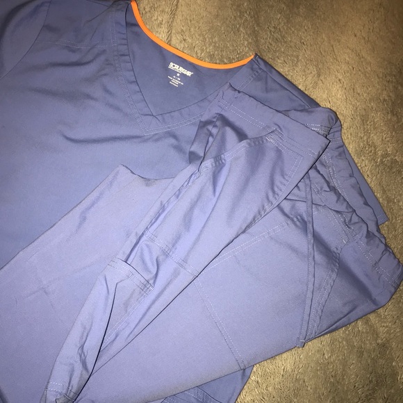 New scrub set/ pockets/draw strings 😷🌎 - Picture 4 of 6
